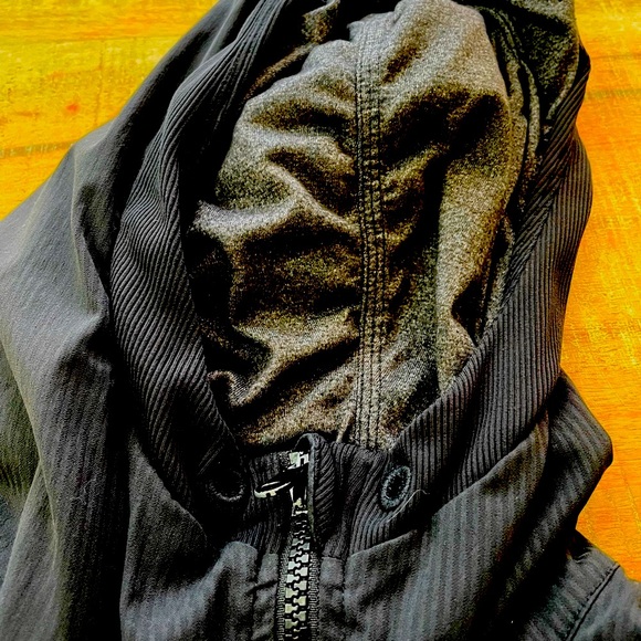 Lululemon jacket - Picture 3 of 12